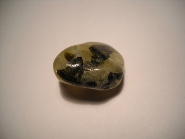 Энергия камней № 46 Пренит (окатанный камень) фото, обсуждение